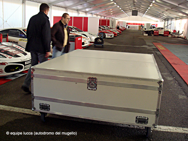 Flight case uso racing, contenitore di stand